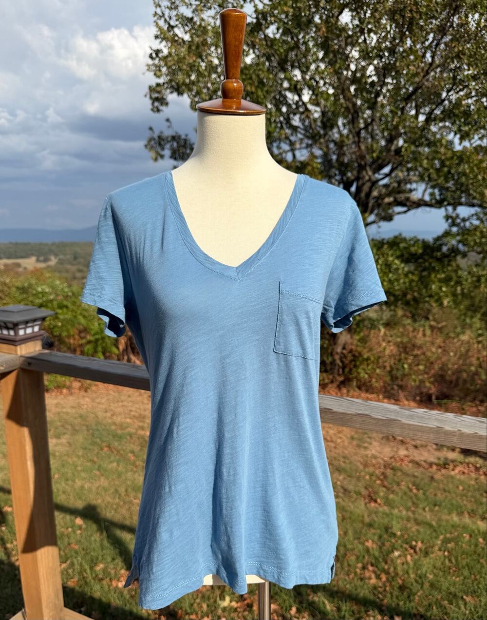 Madewell Light Blue V-Neck Short Sleeve Shirt Women’s Size Small 100% Cotton